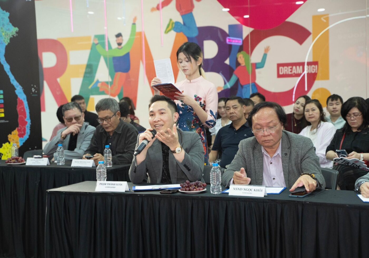 Giám khảo Bài Ca Thống Nhất